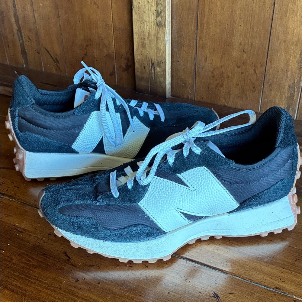 Women’s New Balance 327